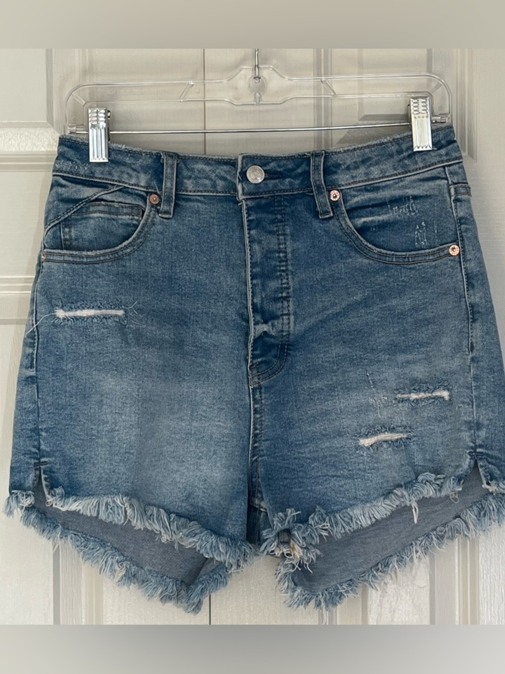 Free People We The Free Crvy Button Fly High
Rise Distressed Jean Short Size 28